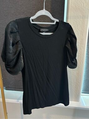 Laundry by Shelli Segal Black Puff-Sleeve Tee